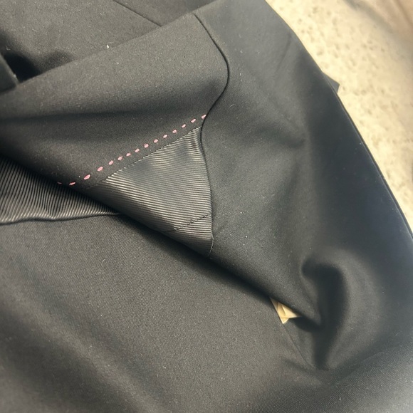 Alice + Olivia M EUC black blazer with tuxedo effect- back is longer & buttoned - Picture 13 of 16